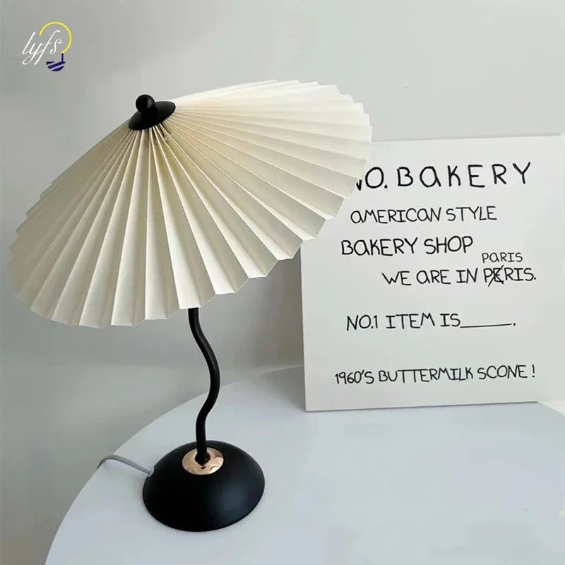 NORDYCKA LAMPA STOŁOWA RETRO