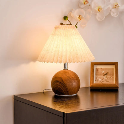 LAMPA STOŁOWA NORDIC PLEATED – PLISOWANY ABAŻUR Z OŚWIETLENIEM TRÓJKOLOROWYM