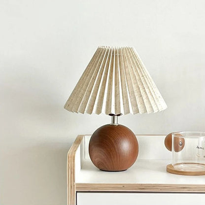 LAMPA STOŁOWA NORDIC PLEATED – PLISOWANY ABAŻUR Z OŚWIETLENIEM TRÓJKOLOROWYM